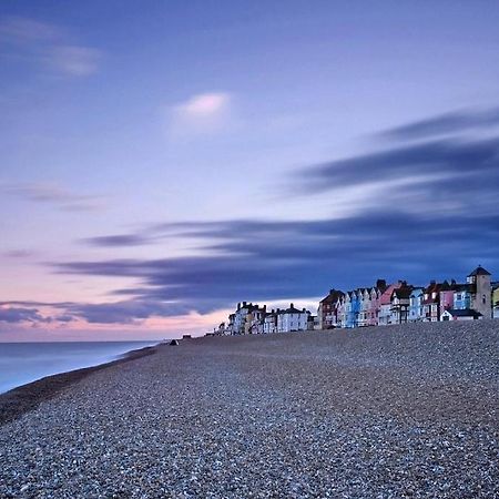 Beautiful Immaculate Aldeburgh Cottage, Sunny Outdoor Space, Free Parking - Easy Walk To Beach & Town エクステリア 写真
