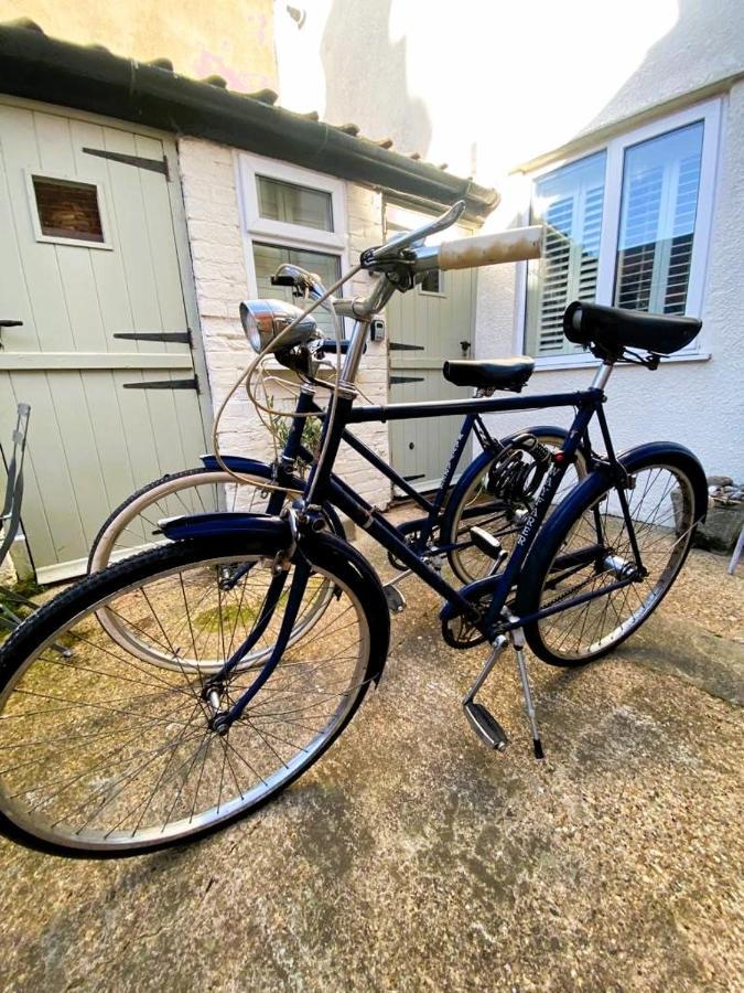 Beautiful Immaculate Aldeburgh Cottage, Sunny Outdoor Space, Free Parking - Easy Walk To Beach & Town エクステリア 写真