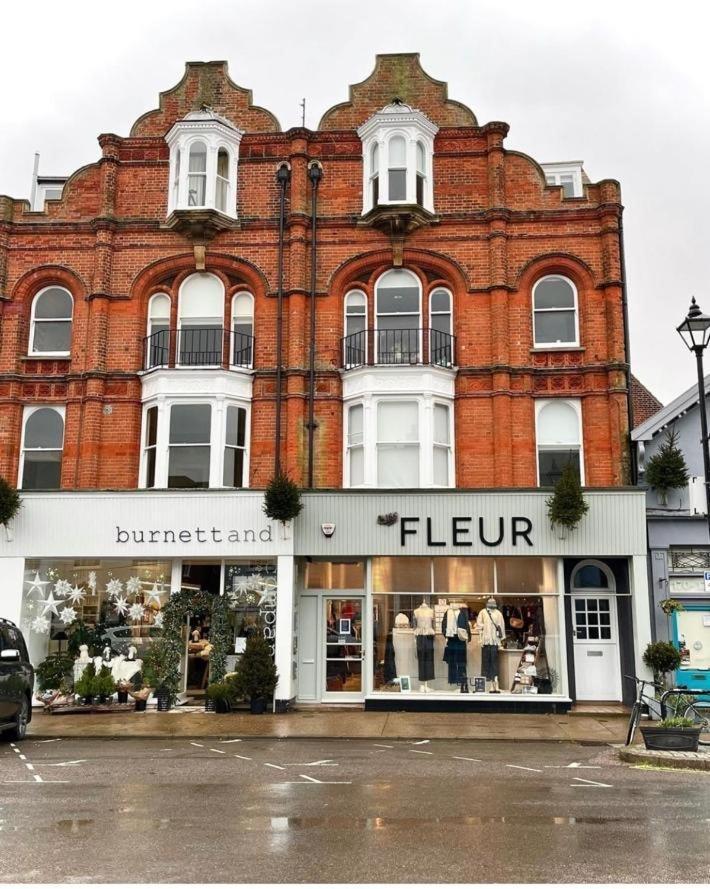 Beautiful Immaculate Aldeburgh Cottage, Sunny Outdoor Space, Free Parking - Easy Walk To Beach & Town エクステリア 写真