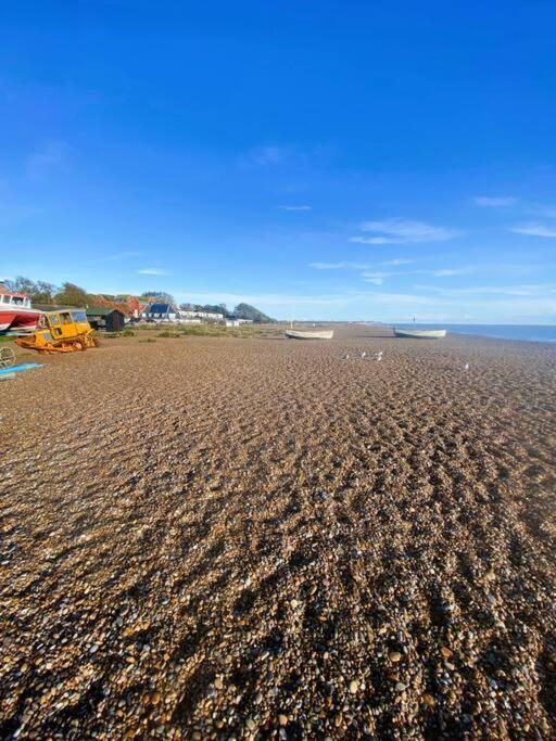 Beautiful Immaculate Aldeburgh Cottage, Sunny Outdoor Space, Free Parking - Easy Walk To Beach & Town エクステリア 写真
