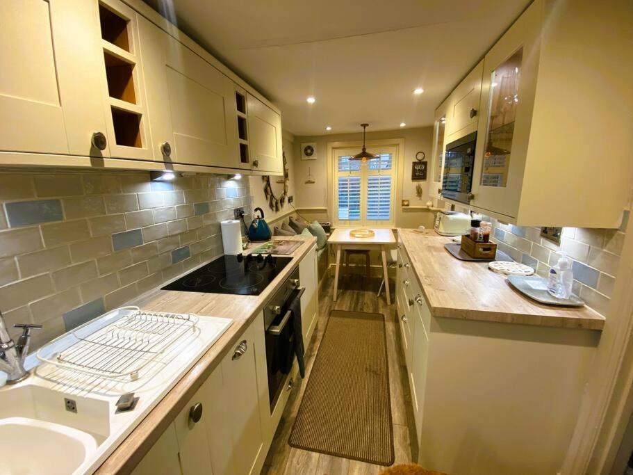 Beautiful Immaculate Aldeburgh Cottage, Sunny Outdoor Space, Free Parking - Easy Walk To Beach & Town エクステリア 写真