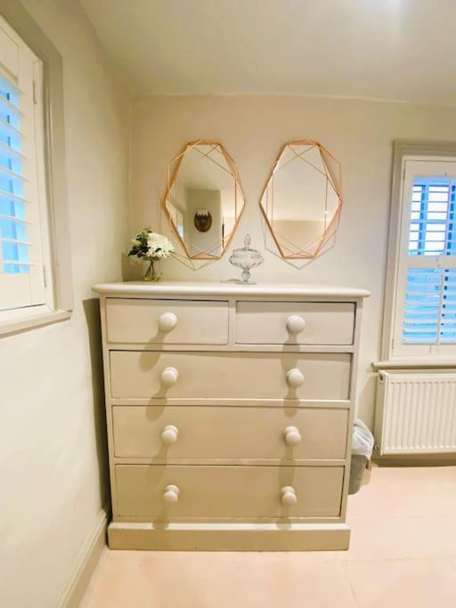 Beautiful Immaculate Aldeburgh Cottage, Sunny Outdoor Space, Free Parking - Easy Walk To Beach & Town エクステリア 写真
