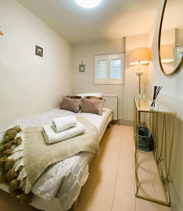 Beautiful Immaculate Aldeburgh Cottage, Sunny Outdoor Space, Free Parking - Easy Walk To Beach & Town エクステリア 写真