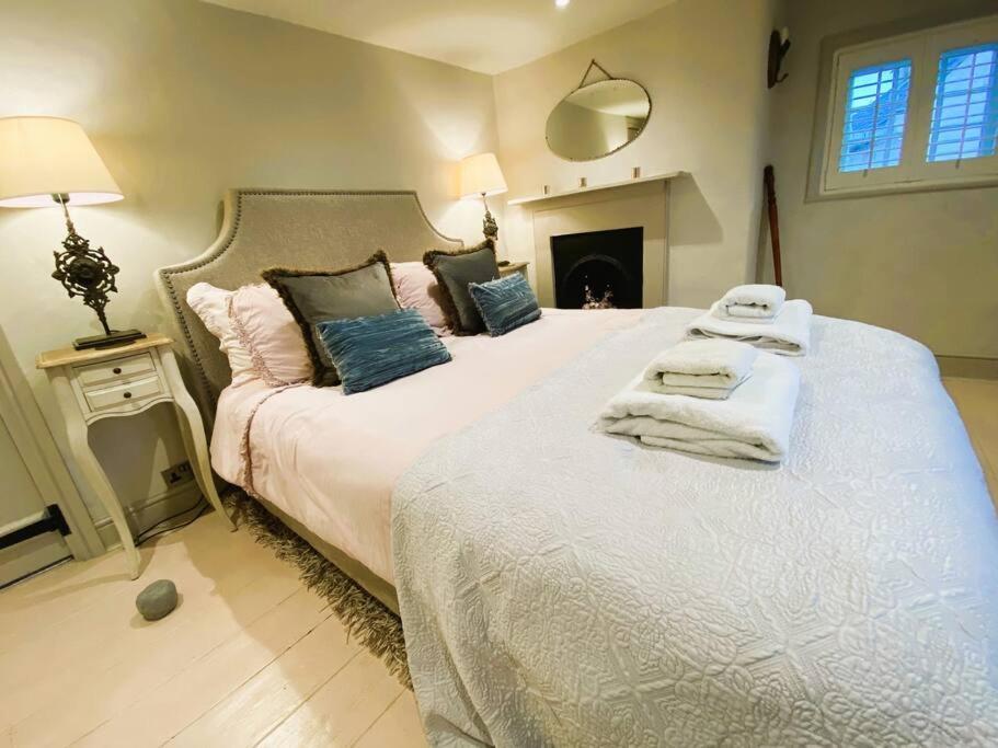 Beautiful Immaculate Aldeburgh Cottage, Sunny Outdoor Space, Free Parking - Easy Walk To Beach & Town エクステリア 写真