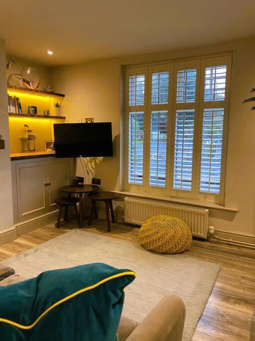 Beautiful Immaculate Aldeburgh Cottage, Sunny Outdoor Space, Free Parking - Easy Walk To Beach & Town エクステリア 写真